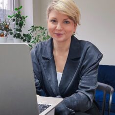 Między parasolowym rodzicielstwem a światem cyfrowym – granica bezpiecznego dzieciństwa