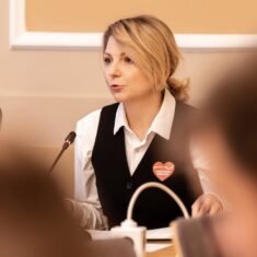 DiM: Deepfake i kradzież tożsamości